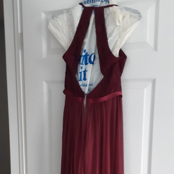 David's bridal burgundy gown - Picture 2 of 3